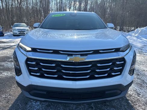 Used 2025 Chevrolet Equinox LT image 2