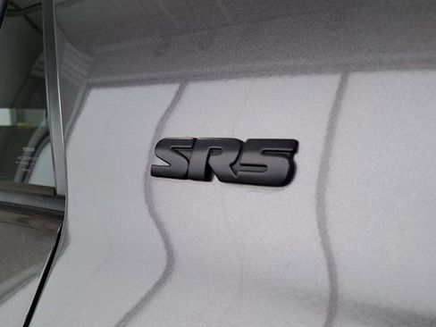Used 2018 Toyota 4Runner SR5 AWD/4WD image 26
