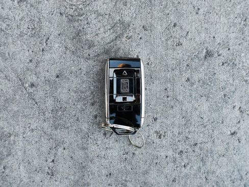 Used 2025 Rolls-Royce Cullinan image 95