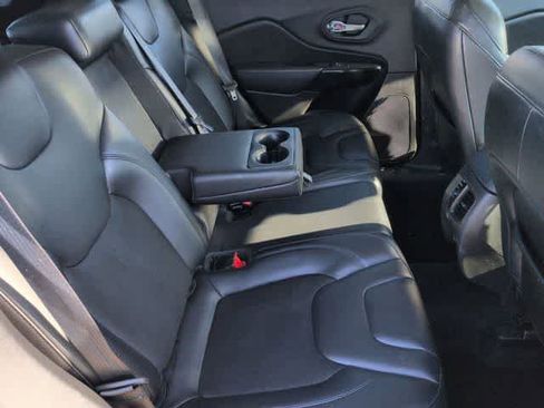 Used 2021 Jeep Cherokee Latitude Plus AWD/4WD image 19