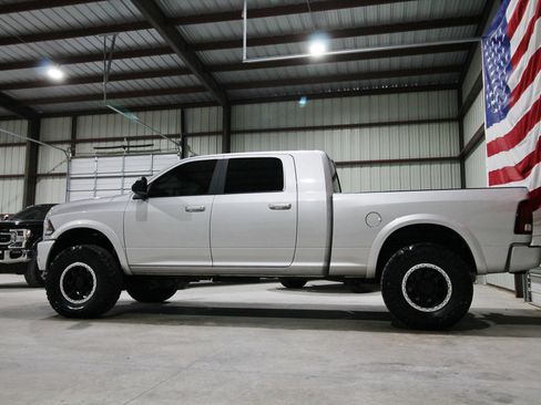 Used 2018 RAM 2500 Laramie w/ Sport Appearance Group AWD/4WD image 6