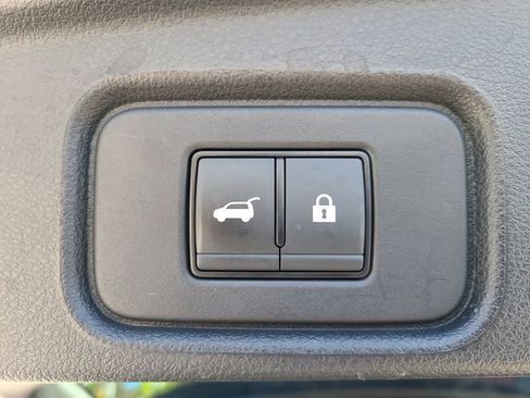 Used 2024 Nissan Pathfinder SL w/ Black Appearance Package FWD image 6