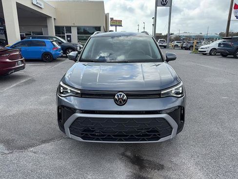 Certified 2025 Volkswagen Taos SE FWD image 2