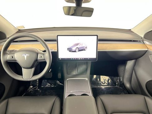 Used 2023 Tesla Model Y Long Range image 11