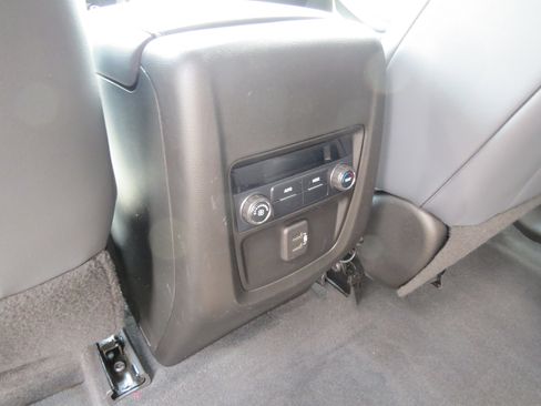 Used 2021 Buick Enclave Essence image 23