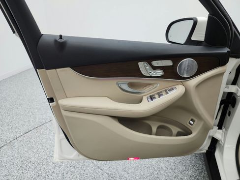 Used 2021 Mercedes-Benz GLC 300 image 15