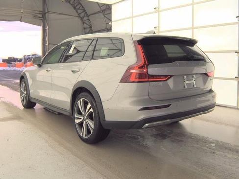 Certified 2025 Volvo V60 B5 Cross Country Plus image 3