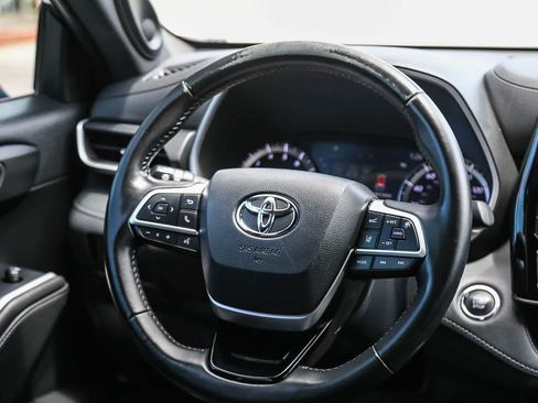 Used 2022 Toyota Highlander XSE FWD image 15