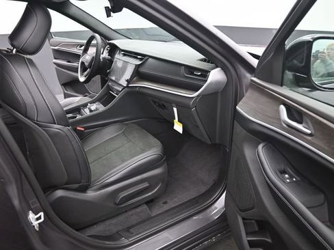 New 2026 Jeep Grand Cherokee L Laredo image 19