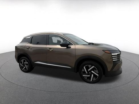 Used 2026 Nissan Kicks SV FWD image 2