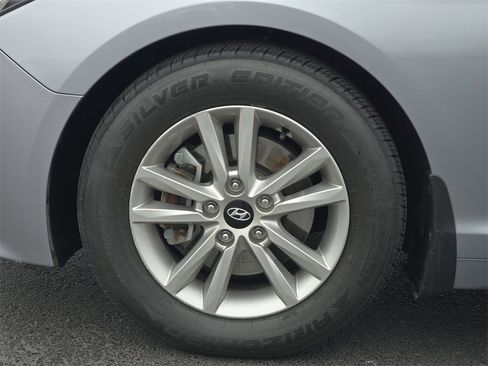 Used 2015 Hyundai Sonata SE w/ Cargo Package image 12