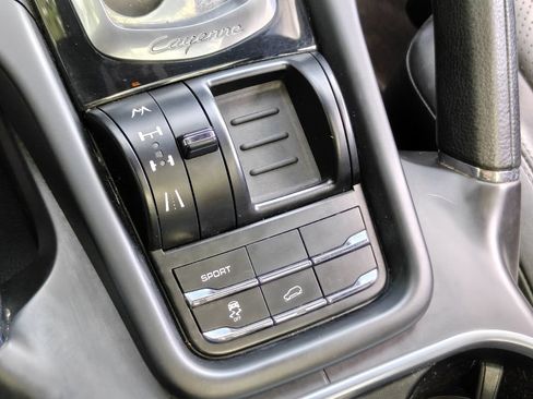 Used 2013 Porsche Cayenne Diesel AWD/4WD image 23