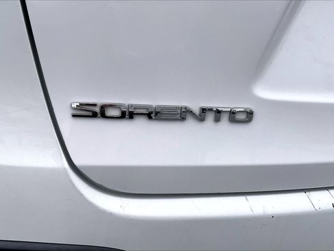 Used 2016 Kia Sorento FWD image 8