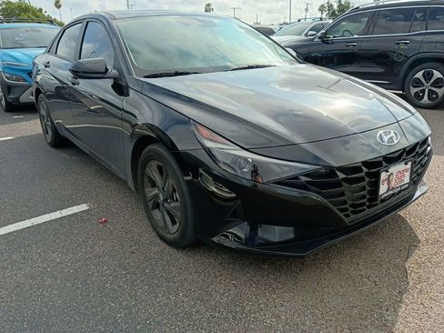 Used 2023 Hyundai Elantra SEL w/ Cargo Package FWD image 2