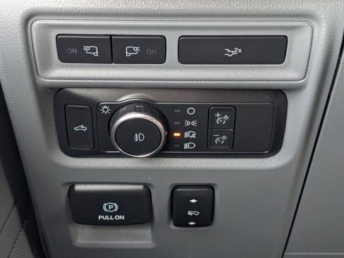 Used 2022 Ford F150 Lariat w/ Tow Technology Package image 18