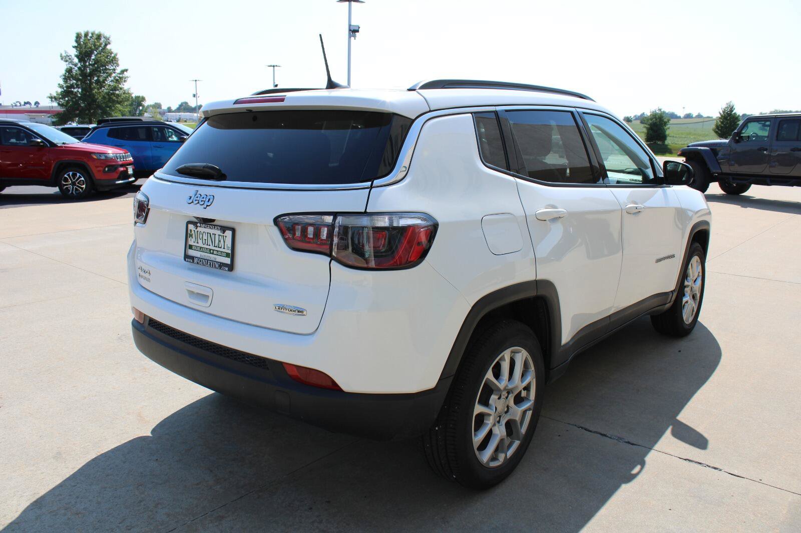 Used 2022 Jeep Compass Latitude AWD/4WD image 7