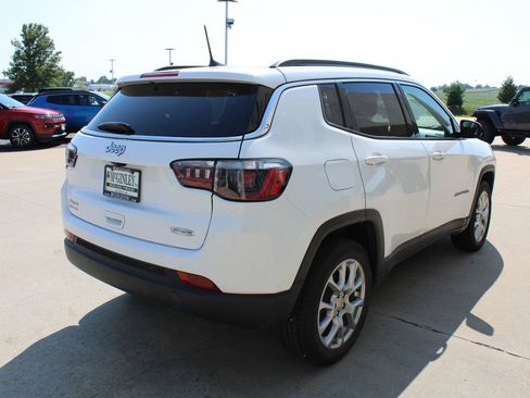 Used 2022 Jeep Compass Latitude AWD/4WD image 7