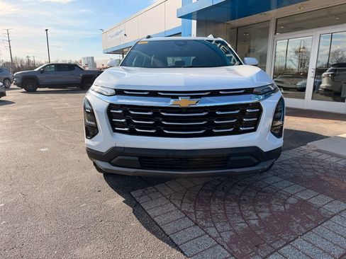 Used 2025 Chevrolet Equinox LT w/ Convenience Package II image 3