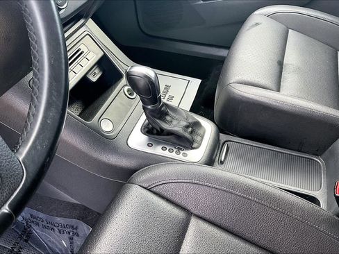 Used 2016 Volkswagen Tiguan S image 16
