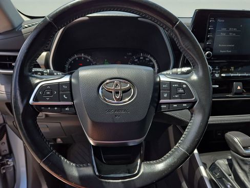 Used 2020 Toyota Highlander XLE AWD/4WD image 17