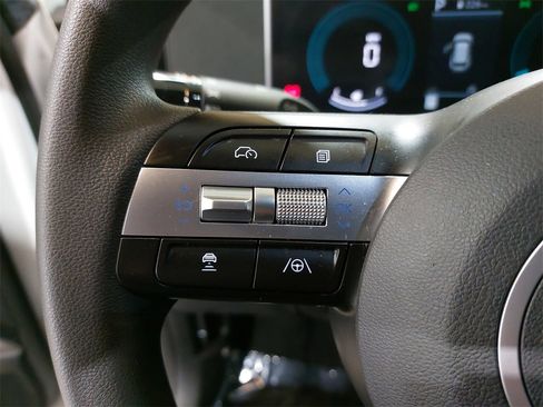 Certified 2025 Hyundai Tucson SE image 16