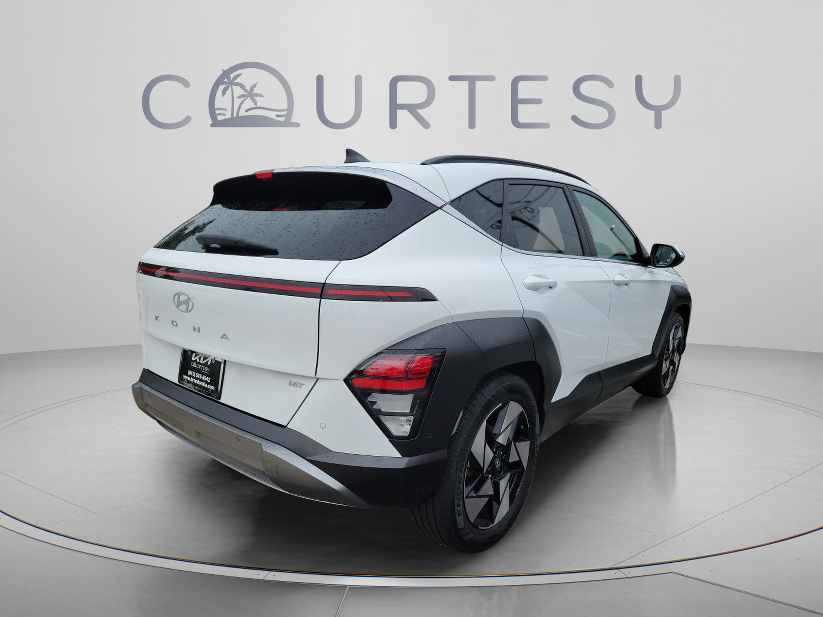 Used 2024 Hyundai Kona Limited FWD image 3