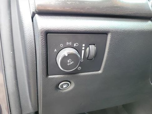 Used 2018 Jeep Grand Cherokee Altitude RWD image 12