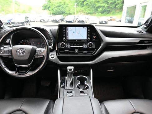 Used 2021 Toyota Highlander XSE AWD/4WD image 13