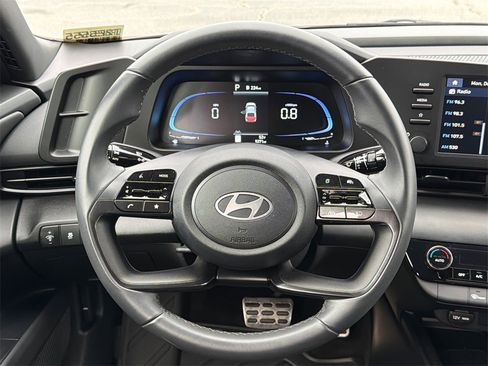 Certified 2025 Hyundai Elantra Sport image 23