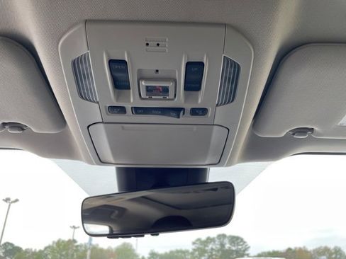 Used 2023 Toyota Highlander L image 21