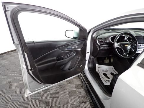 Used 2018 Chevrolet Volt Premier w/ Driver Confidence Package image 17