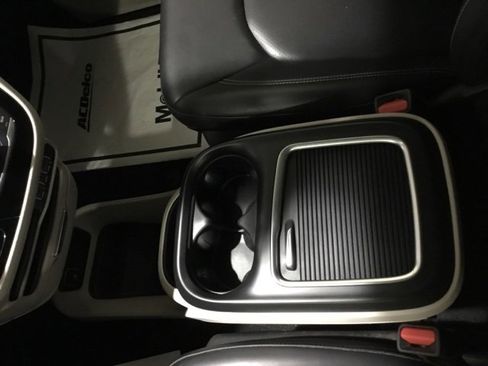 Used 2023 Chrysler Pacifica Touring-L image 33