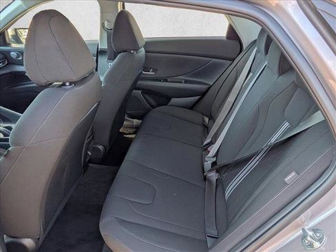 Used 2024 Hyundai Elantra SEL FWD image 19