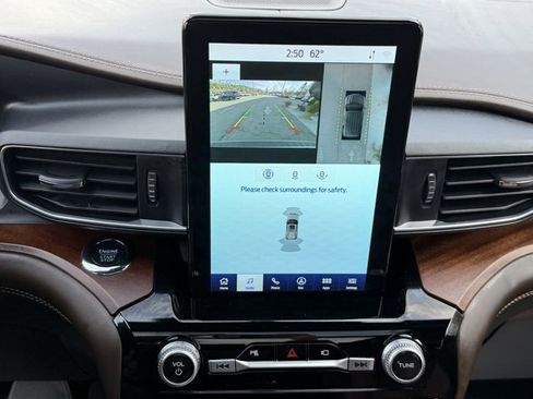 Used 2023 Ford Explorer King Ranch w/ Technology Package image 17