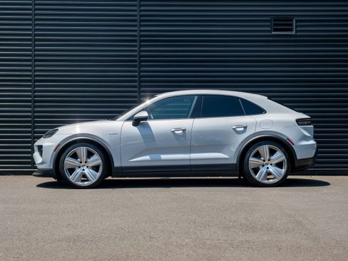 Used 2025 Porsche Macan Electric image 2