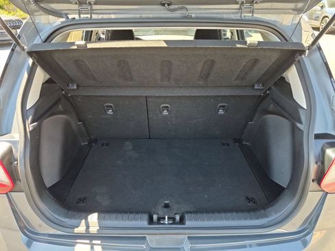 Used 2025 Hyundai Venue SEL FWD image 29