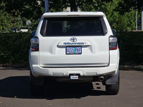 Used 2019 Toyota 4Runner SR5 AWD/4WD image 7