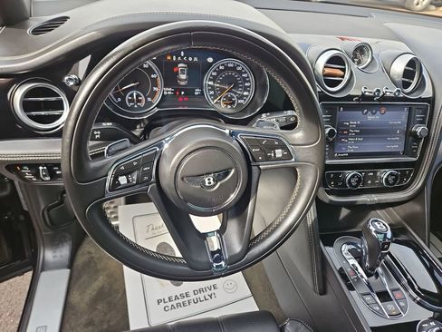 Used 2017 Bentley Bentayga AWD/4WD image 13