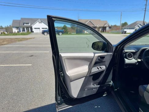 Used 2013 Toyota RAV4 XLE AWD/4WD image 11