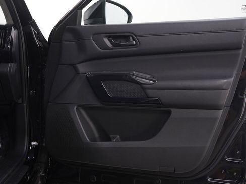 Used 2025 Nissan Pathfinder SV AWD/4WD image 9