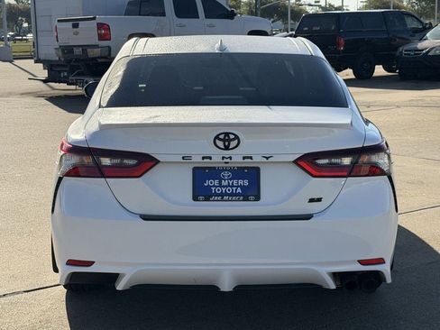 Used 2024 Toyota Camry SE image 8