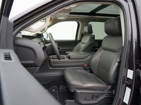 Used 2025 Ford Expedition Active AWD/4WD image 12