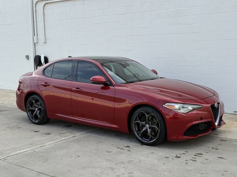 Used 2017 Alfa Romeo Giulia Ti w/ TI 19" Sport Package image 9