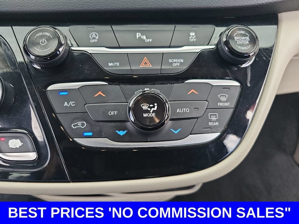 Used 2018 Chrysler Pacifica Touring-L FWD image 22