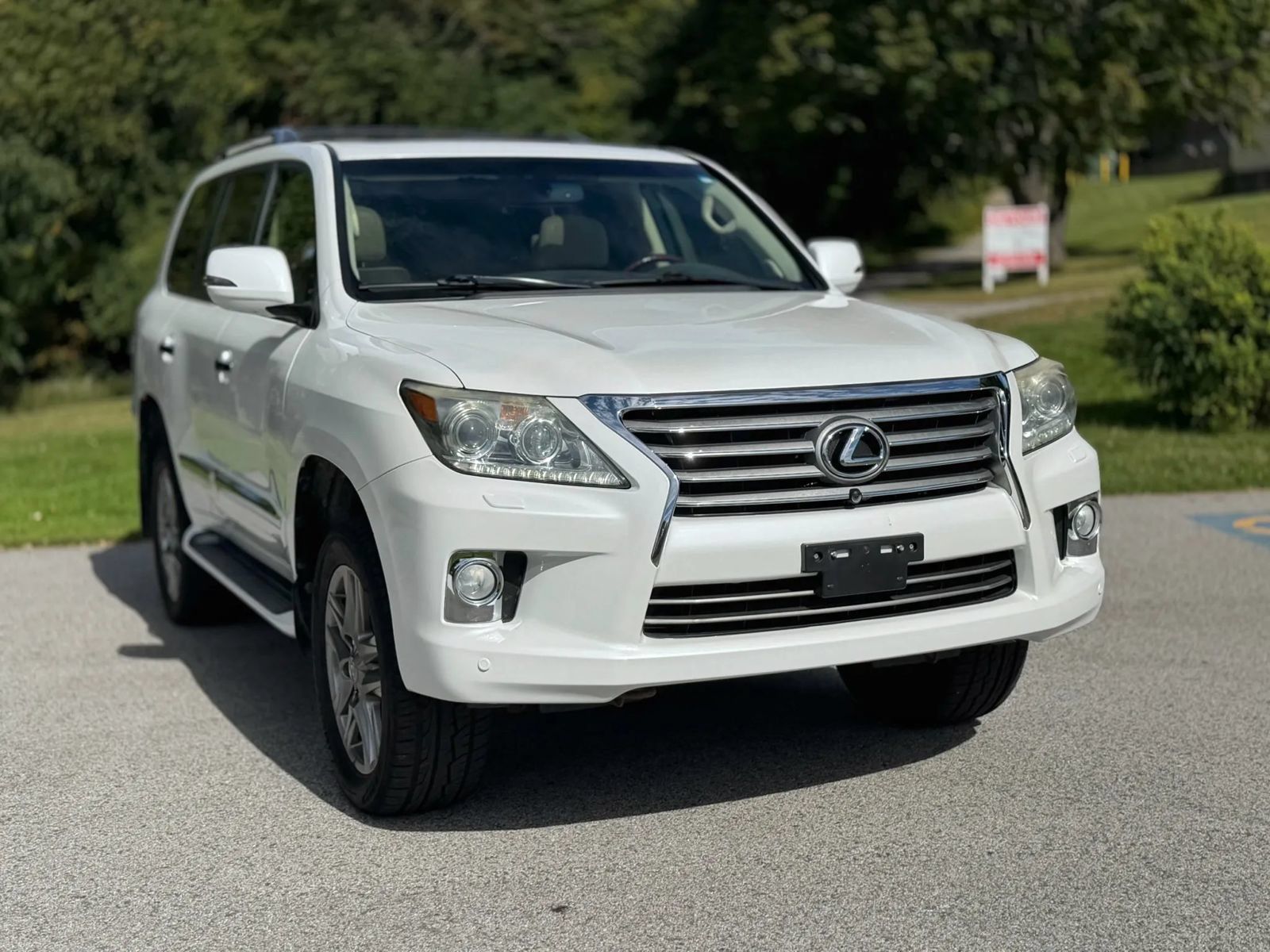 Used 2013 Lexus LX 570 4WD w/ Luxury Pkg image 29