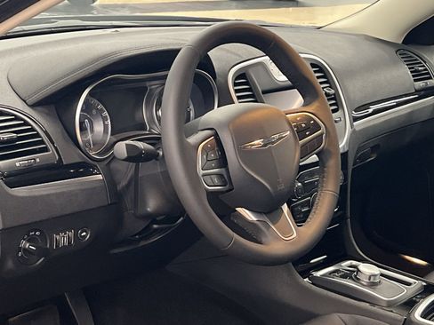 Used 2023 Chrysler 300 Touring image 14