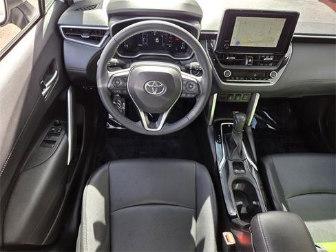 Used 2023 Toyota Corolla Cross XLE w/ Convenience Package image 12