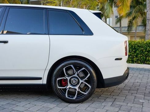 Used 2023 Rolls-Royce Cullinan Black Badge w/ Driver's Package image 23