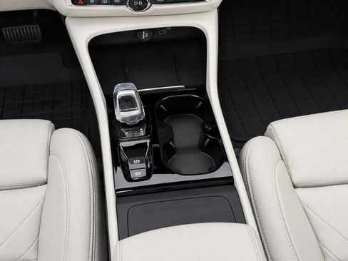 Certified 2023 Volvo XC40 B5 Ultimate w/ Protection Package Premier AWD/4WD image 21