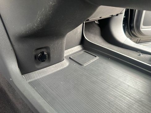 Used 2024 Toyota Sienna XLE image 18